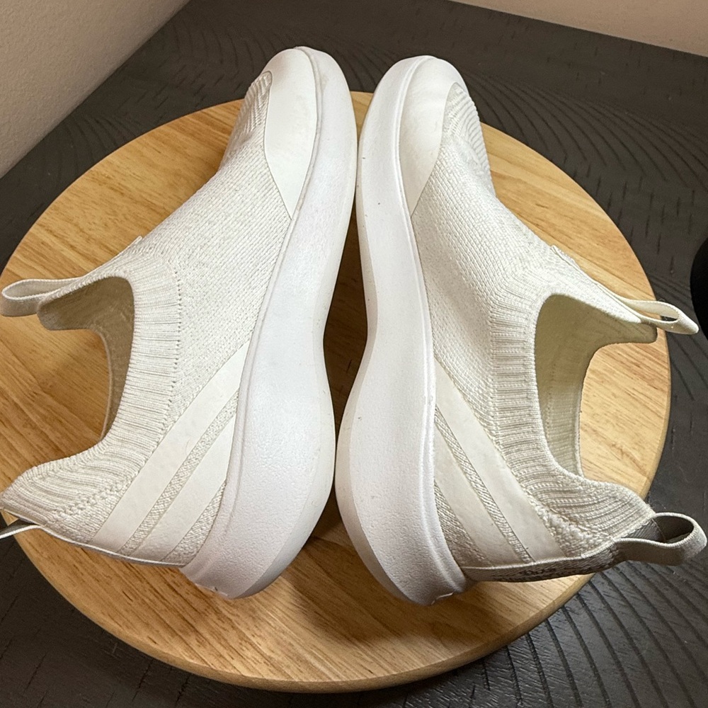 Koolaburra by UGG Women's Yosha Sneaker - Picture 7 of 13